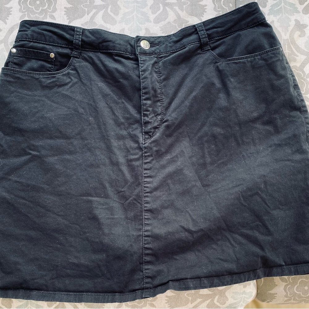 Croft & Barrow black skort size 14